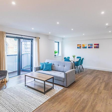 Central 2 Bed 2 Bath Apartment Near Brighton College, Beach, Hospital - Long Stay Offers Bagian luar foto