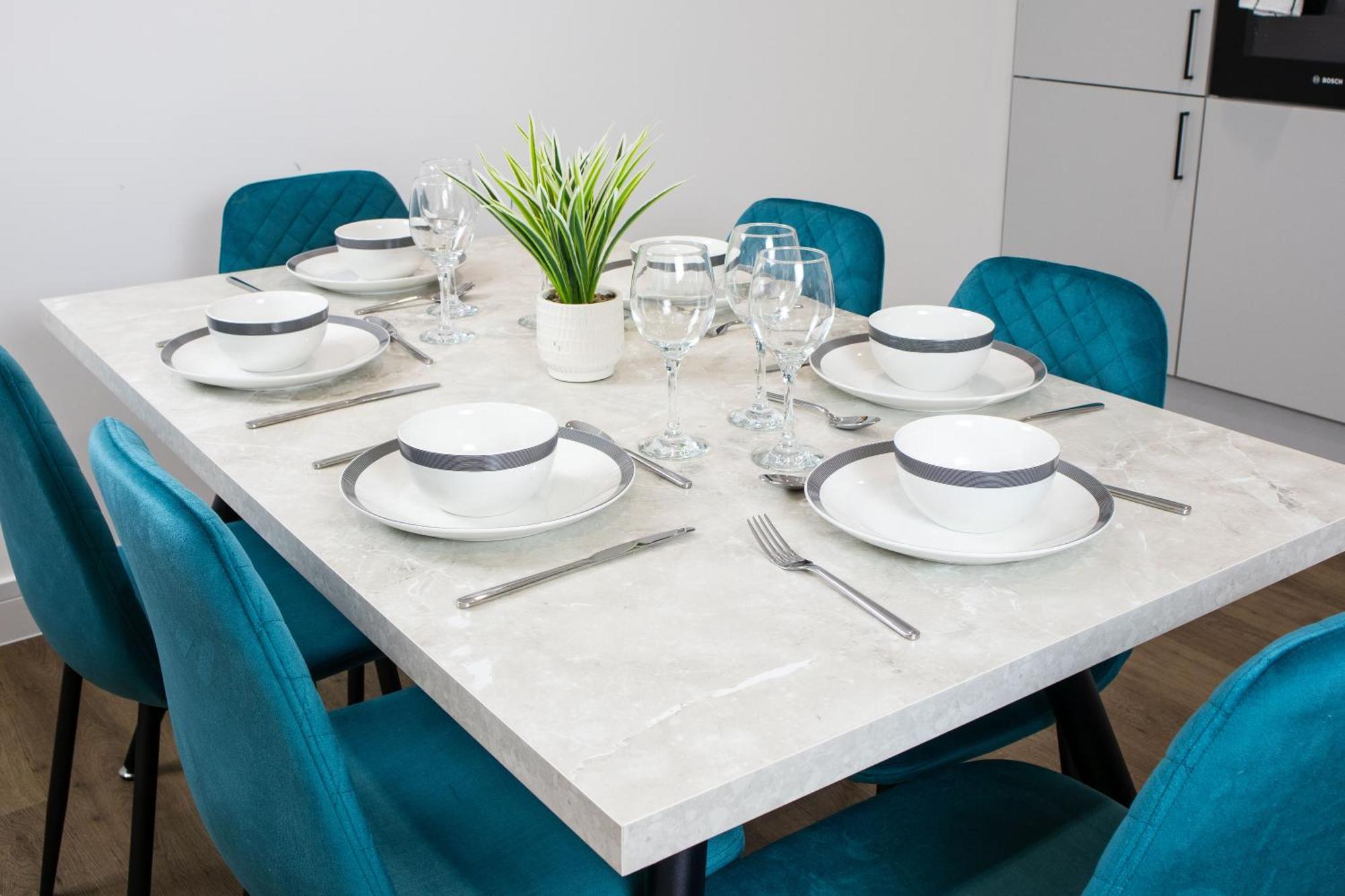 Central 2 Bed 2 Bath Apartment Near Brighton College, Beach, Hospital - Long Stay Offers Bagian luar foto