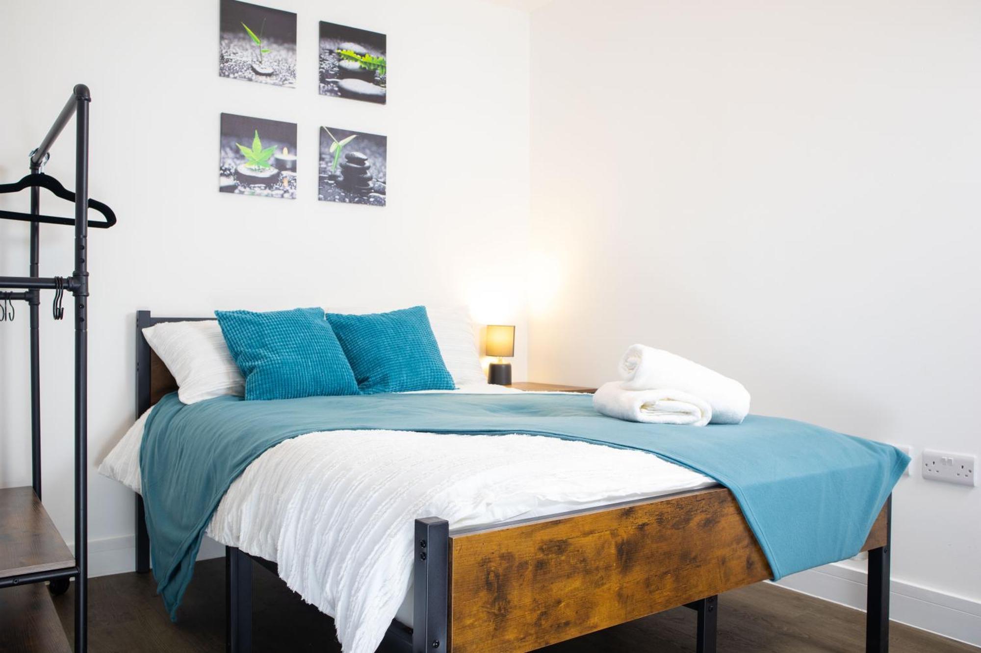 Central 2 Bed 2 Bath Apartment Near Brighton College, Beach, Hospital - Long Stay Offers Bagian luar foto